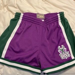 Mitchell & Ness Milwaukee Bucks women’s shorts